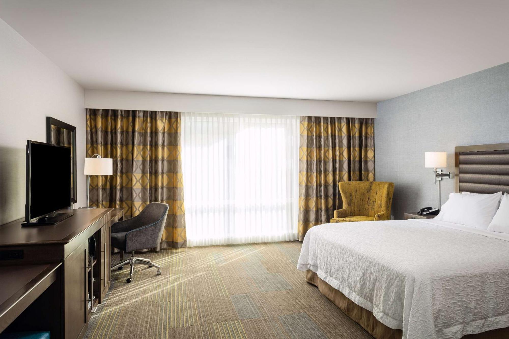 Hampton Inn & Suites By Hilton Seattle/Northgate Exterior photo